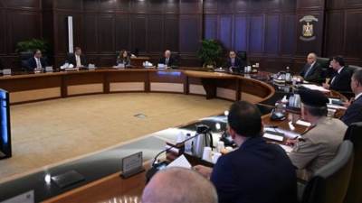 رئيس الوزراء يستعرض سبل مساندة صناعة السكر المحلية