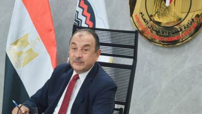 وزير قطاع الأعمال يعقد اجتماعا موسعا برؤساء شركات المقاولات والتطوير العقاري التابعة