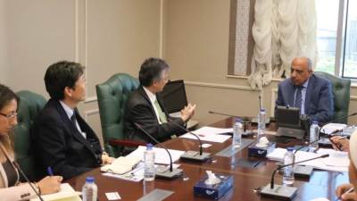 محمود عصمت: حريصون على زيادة التعاون فى مجالات الطاقة المتجددة واعادة تأهيل محطات التوليد 