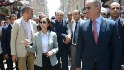 رئيس جهاز حماية المستهلك ومعالي محافظ البحيرة  يقومان بجولة مفاجئة علي الأسواق