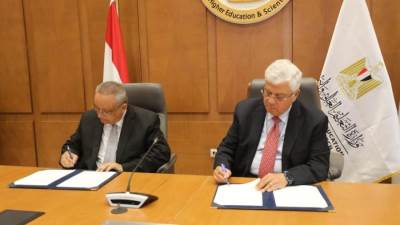 وزير التعليم العالي ومدير مكتبة الإسكندرية يوقعان بروتوكول تعاون لتفعيل خدمات سفارة المعرفة