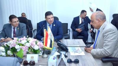 محمود عصمت: متابعة مستمرة لاعمال التنفيذ والتأكيد على الجدول الزمنى والتواجد الميداني لدعم وتحفيز القائمين على المشروع