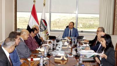 وزير قطاع الأعمال العام يلتقي ممثلي الاتحاد العام لنقابات عمال مصر بالشركات القابضة التابعة للوزارة