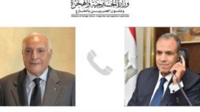 وزير الخارجية والهجرة يجرى اتصالا مع نظيره الجزائرى