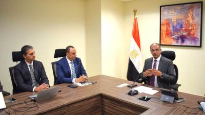 نائب وزير الإسكان يلتقي مسئولي شركة " سيمنز " العالمية لدراسة فرص التعاون في استخدام الأنظمة والحلول الذكية لتقديم الخدمات بالمدن الجديدة