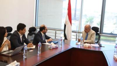 محمود عصمت: تحسين كفاءة الطاقة وخفض الفاقد ومشروعات الطاقات المتجددة لخفض استهلاك الوقود وتقليل انبعاثات الكربون 