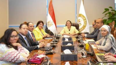 وزيرة البيئة تلتقي عدد من أعضاء مجلس النواب وتبحث معهم حل المشاكل البيئية داخل دوائرهم