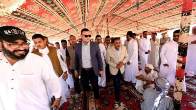 وزير الإسكان ومحافظ مطروح يتجولان بمنطقة الأراضى البديلة لأصحاب التواجدات بمدينة "رأس الحكمة الجديدة"