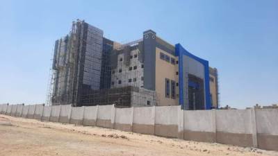 رئيس جهاز مدينة العبور يتابع موقف تنفيذ مستشفى العبور العام بقدرة استيعابية 189 سريراً