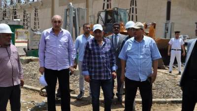 وزير الكهرباء يتفقد محطة توليد كهرباء السد العالي