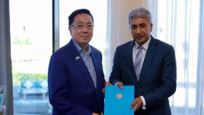 وزير السياحة يلتقى سفير دولة كازاخستان بالقاهرة