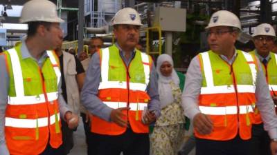 وزير قطاع الأعمال العام يتفقد مصانع شركة مصر للحرير الصناعي وألياف البوليستر  بكفر الدوار