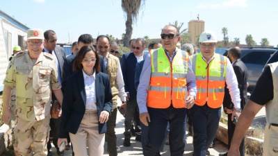 وزير قطاع الأعمال يلتقي محافظ البحيرة ونواب البرلمان في زيارته لشركة مصر للغزل والنسيج