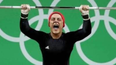 رئيس اتحاد رفع الأثقال: سارة سمير بكت على ضياع الذهب.. وهى نموذج فى الالتزام