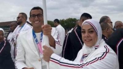 أحمد الجندى وسارة سمير يحملان علم مصر فى حفل ختام أولمبياد باريس 2024
