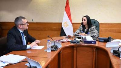 وزيرة التضامن الاجتماعي تلتقي المدير القطري لهيئة إنقاذ الطفولة.. ويبحثان تعزيز أوجه التعاون في الخدمات والأنشطة بين الجانبين