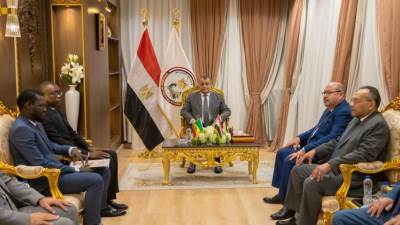 وزير الإنتاج الحربى يلتقى السفير السنغالى بمصر لبحث أوجه التعاون