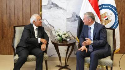 وزير البترول يستقبل رئيس مجموعة كوبيلوزوس اليونانية لبحث اوجه التعاون
