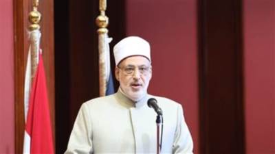 شيخ الأزهر للمفتى الجديد: امتحنكم الله بالمنصب فسخِّره فى صناعة الخير للناس