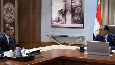 رئيس الوزراء يتابع  موقف تنفيذ مشروع تطوير عواصم المحافظات بالسويس وطرح الوحدات السكنية به