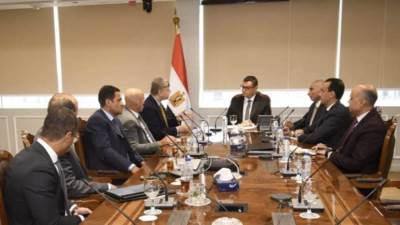 وزير الإسكان يتابع الموقف التنفيذى لمشروع أبراج الداون تاون وبحيرات العلمين "كريستال لاجون"