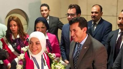 وزير الشباب والرياضة يستقبل أبطال مصر بمطار القاهرة