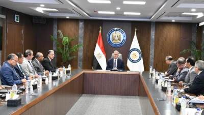 وزير البترول: تشكيل لجنة استشارية منوطة بزيادة إنتاج الحقول و إدارة الخزانات البترولية