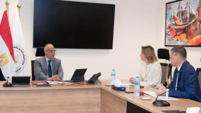 سويلم يبحث مع مسئولى السفارة الهولندية بالقاهرة سُبل تعزيز التعاون بين مصر وهولندا في مجال إدارة المياه 