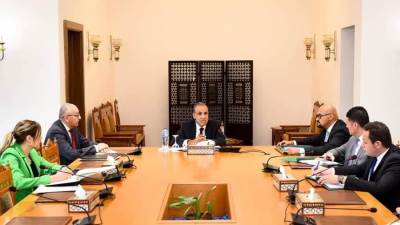 وزير الخارجية والهجرة يجتمع بقيادات الوزارة المعنيين بالتحول الرقمي للخدمات القنصلية