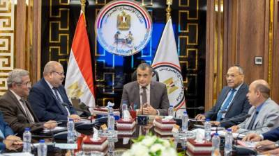 "وزير الدولة للإنتاج الحربي" يتابع خطط التطوير لشركة "حلوان للمسبوكات"