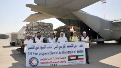إقلاع الطائرة الأولى المجهزة من الهلال الأحمر الكويتي محملة بـ10 أطنان مستلزمات وقائية للسودان