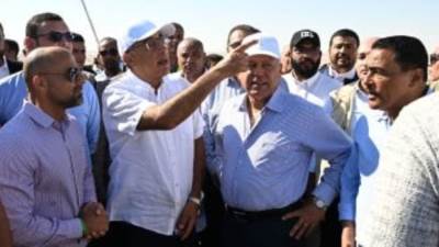 رئيس الوزراء يتفقد الأراضى البديلة المخصصة للأسر المستحقة بـ"شمس الحكمة"