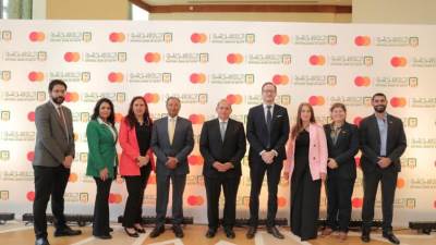 البنك الأهلي المصري يتعاون مع ماستركارد لإطلاق أول بطاقة بخاصية تلامسية Touch Card