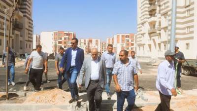 مسئولو "الإٍسكان" يتابعون موقف تنفيذ المشروعات السكنية والخدمات بمدينة العاشر