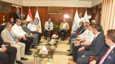 وزير قطاع الأعمال يستهل زيارته لشركة الدلتا للصلب بلقاء محافظة القليوبية ونواب البرلمان