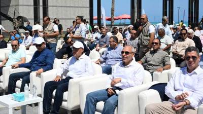 رئيس الوزراء يسلم عقود عدد من الوحدات السكنية المتنوعة بمدينة العلمين الجديدة