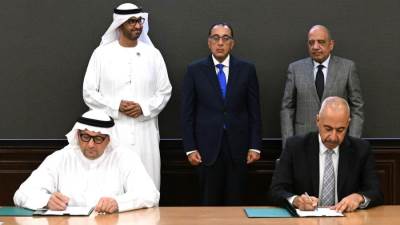 رئيس الوزراء يشهد توقيع اتفاقيتي مشروع إنشاء محطة إنتاج الكهرباء من طاقة الرياح بخليج السويس بقدرة 200 ميجاوات