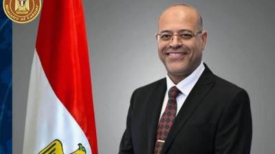 بعد قرار توقفها بسبب تحديات.. وزير العمل يعلن عودة عجلات الإنتاج للدروان في شركة فينيسيا لصناعة السيراميك