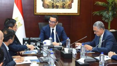 وزير الاستثمار والتجارة الخارجية يستقبل سفير سنغافورة بالقاهرة لبحث أوجه التعاون الاقتصادي المشترك بين البلدين 