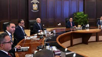 مدبولي يطالب بالتوسع في صناعة السيارات بمصر في ظل تشكيل المجلس الأعلى لصناعة السيارات والحوافز التي تمت الموافقة عليها