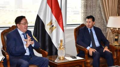 وزير الرياضة يبحث مع سفير كازاخستان تعزيز أطر التعاون المشترك