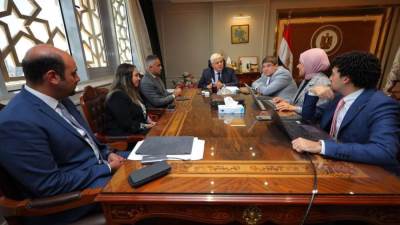 وزير التعليم العالي يجتمع بفريق عمل مؤسسة "شباب القادة" لبحث سبل تعزيز التعاون والشراكة