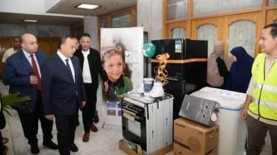 محافظ أسيوط يسلم 5 أجهزة عرائس للفتيات المقبلات على الزواج