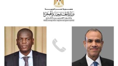 وزير الخارجية والهجرة يجري اتصالاً هاتفياً مع نظيره في جنوب إفريقيا