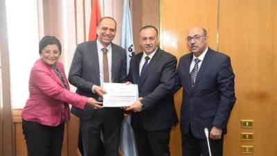 تكريم رئيسي قسمي النساء والتوليد الأعلى في معدلات الولادة الطبيعية بأسيوط