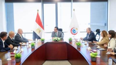 نائب رئيس مجلس الوزراء ووزير الصحة يعقد اجتماع مع  شركة جنرال إلكتريك هليثكير