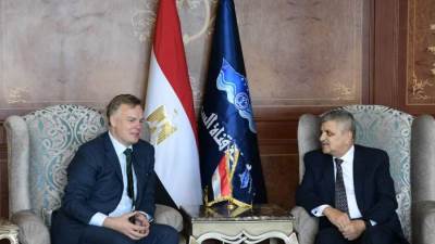 الفريق أسامة ربيع يلتقي نائب الرئيس التنفيذي لمجموعة ميرسك لبحث سبل التعاون