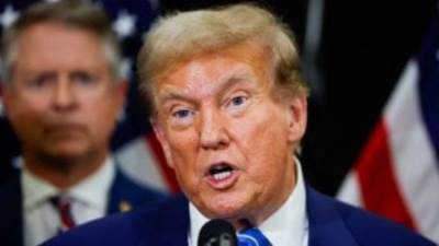 دونالد ترامب يوجه رسالة خاصة لأوباما وزوجته وكامالا هاريس