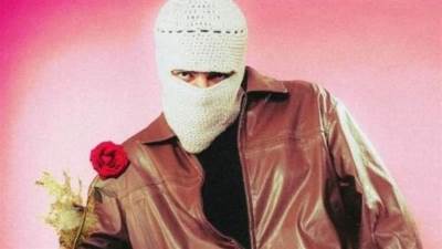 المطرب تووليت يقدم باقة متنوعة من أغانيه بحفله فى مهرجان العلمين الجديدة