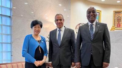 وزير الخارجية يشارك في إفطار عمل مع محافظة طوكيو